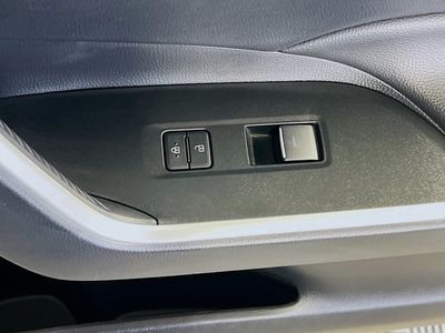 2025 Toyota RAV4 - Photo 32