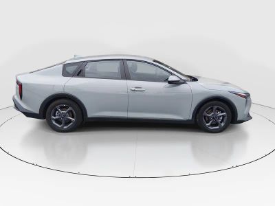 2025 Kia K4 — photo 8 view