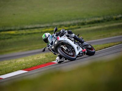 2025 Kawasaki Ninja ZX-6R - Photo 20