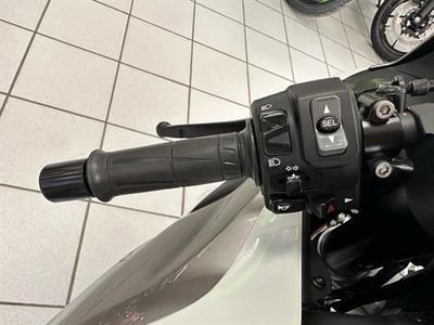 2025 Kawasaki Ninja ZX-6R - Photo 6