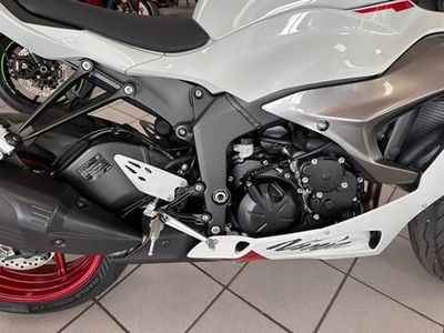 2025 Kawasaki Ninja ZX-6R - Photo 9