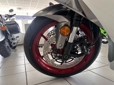 2025 Kawasaki Ninja ZX-6R - Photo 11