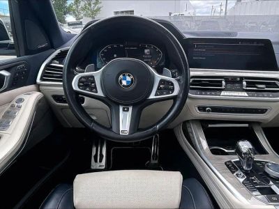 2021 BMW X7 — detail view