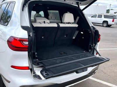 2021 BMW X7 — interior view