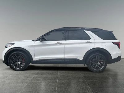2025 Ford Explorer — detail view