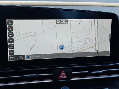 2024 Hyundai Elantra - Photo 17