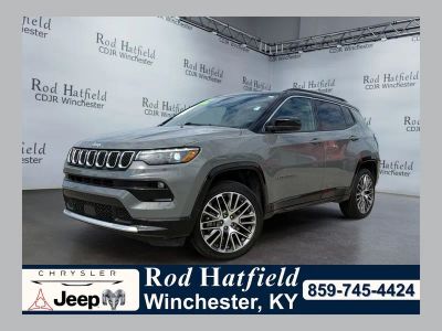 2024 Jeep Compass Limited 4x4 in Sting-Gray Clearcoat — front three-quarter view