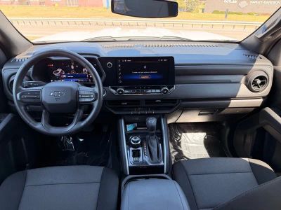 2025 Chevrolet Colorado - Photo 26