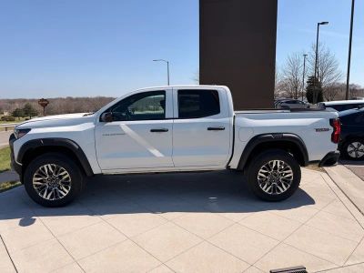 2025 Chevrolet Colorado - Photo 2