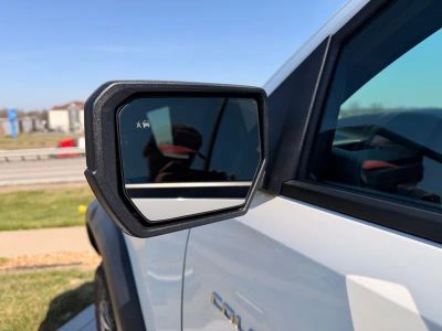 2025 Chevrolet Colorado - Photo 11