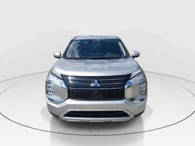 2024 Mitsubishi Outlander - Photo 2
