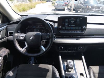 2024 Mitsubishi Outlander - Photo 12