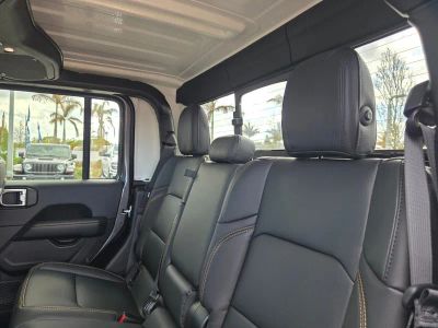 2026 Jeep Gladiator — photo 7 view
