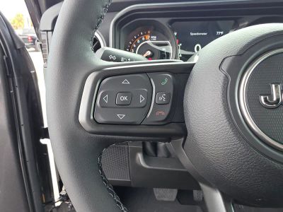 2026 Jeep Gladiator — photo 17 view