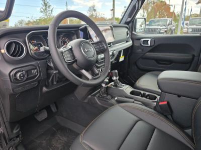 2026 Jeep Gladiator — photo 13 view