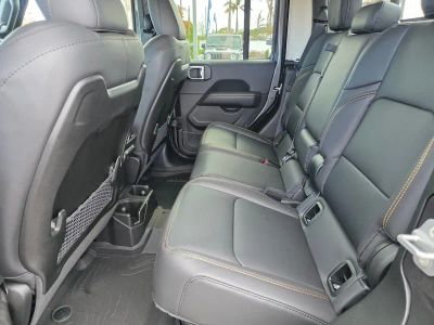 2026 Jeep Gladiator — photo 8 view