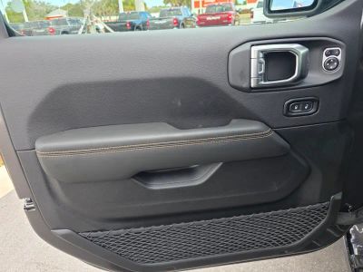 2026 Jeep Gladiator — photo 14 view