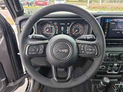 2026 Jeep Gladiator — photo 16 view