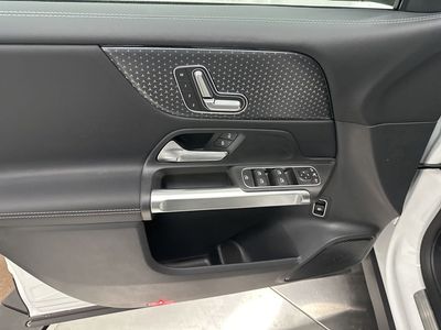 2026 Mercedes-Benz GLB — photo 11 view