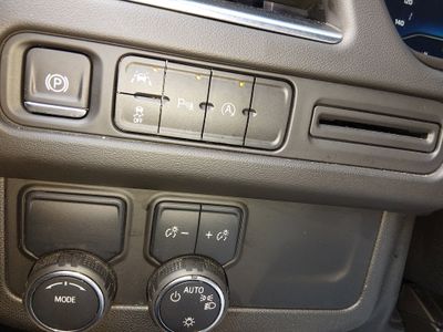 2024 Chevrolet Suburban - Photo 13