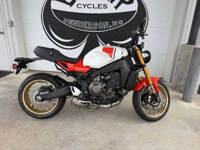 2026 Yamaha XSR900 — front three-quarter view