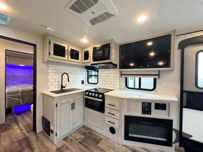2023 CrossRoads RV Sunset Trail - Photo 14