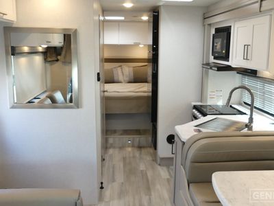 2026 Thor Motor Coach Pasadena SE - Photo 5