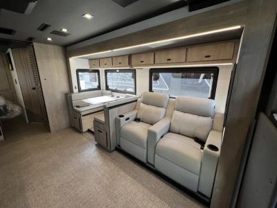 2026 Grand Design LINEAGE SERIES F - Photo 15