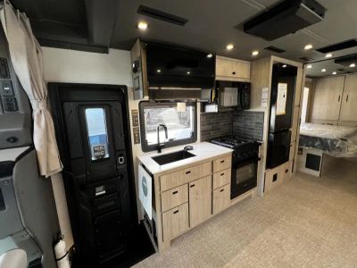 2026 Grand Design LINEAGE SERIES F - Photo 5