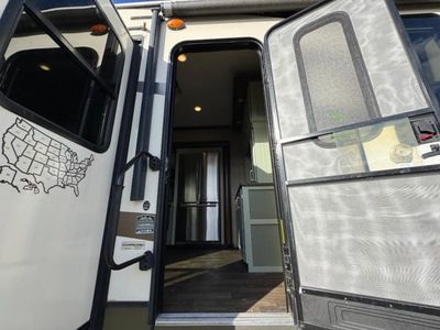 2015 Keystone RV Montana - Photo 13