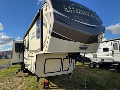 2015 Keystone RV Montana - Photo 2
