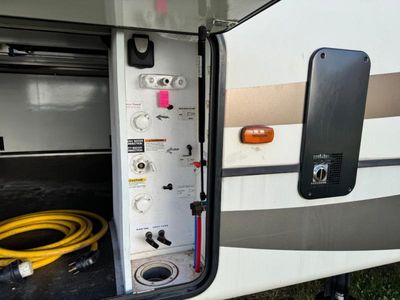 2015 Keystone RV Montana - Photo 10