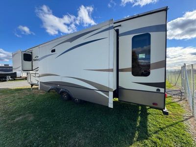 2015 Keystone RV Montana - Photo 4