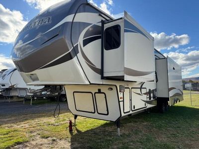 2015 Keystone RV Montana - Photo 1