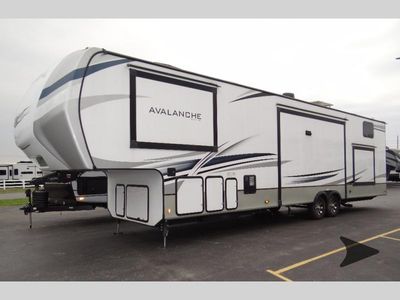 2022 Keystone RV Avalanche - Photo 6