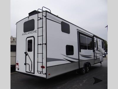 2022 Keystone RV Avalanche - Photo 3