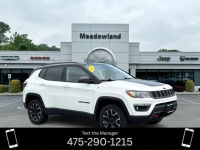 2019 Jeep Compass Trailhawk in White Clearcoat — front three-quarter view