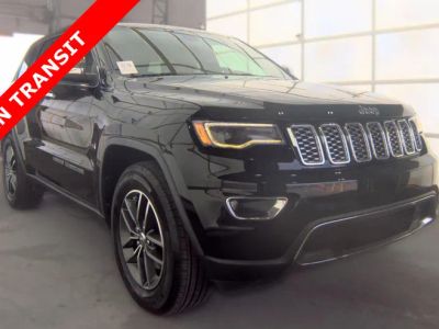 2017 Jeep Grand Cherokee — rear three-quarter view