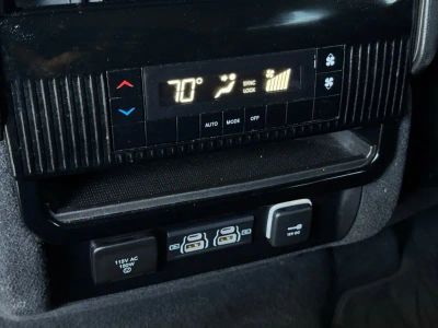 2024 Jeep Wagoneer - Photo 25