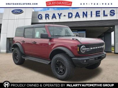 2026 Ford Bronco Outer Banks — front three-quarter view