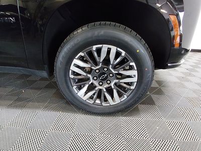 2025 Chevrolet Suburban - Photo 10