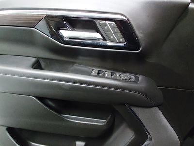 2025 Chevrolet Suburban - Photo 22