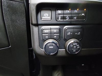 2025 Chevrolet Suburban - Photo 13