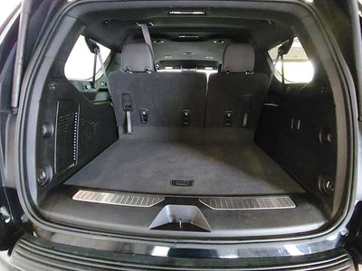 2025 Chevrolet Suburban - Photo 11