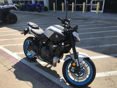 2025 Yamaha MT-07 — interior view