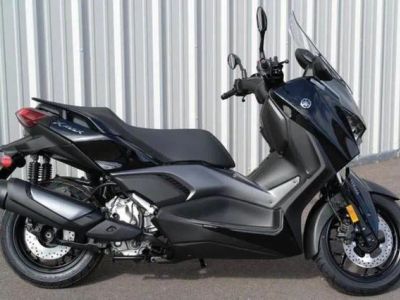 2026 Yamaha XMAX — front three-quarter view