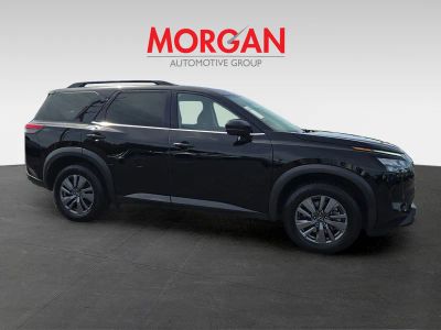 2024 Nissan Pathfinder — side profile view