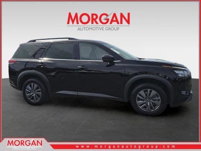 2024 Nissan Pathfinder SV in Black — front three-quarter view