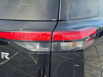 2024 Nissan Pathfinder — photo 8 view