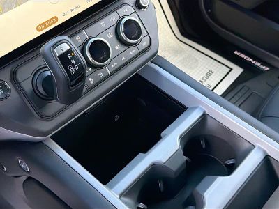 2026 Land Rover Defender 110 — photo 29 view
